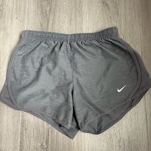 Nike Gray DRI FIT girls Athletic Shorts
Size M
